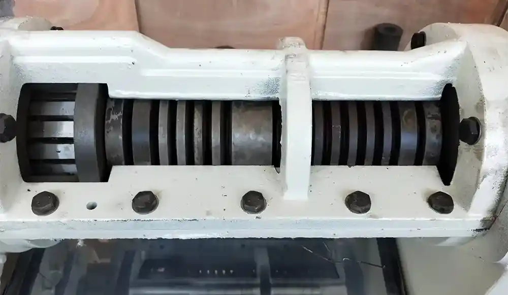 Detailed display of oil press accessories 3