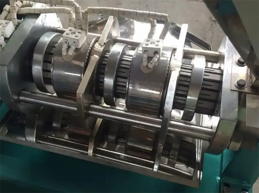 Close-up of a screw Bar row oil press machine
