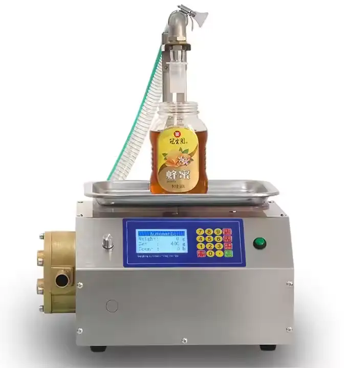 Small liquid filling weighing and quantitative edible oil filling machine L15 3