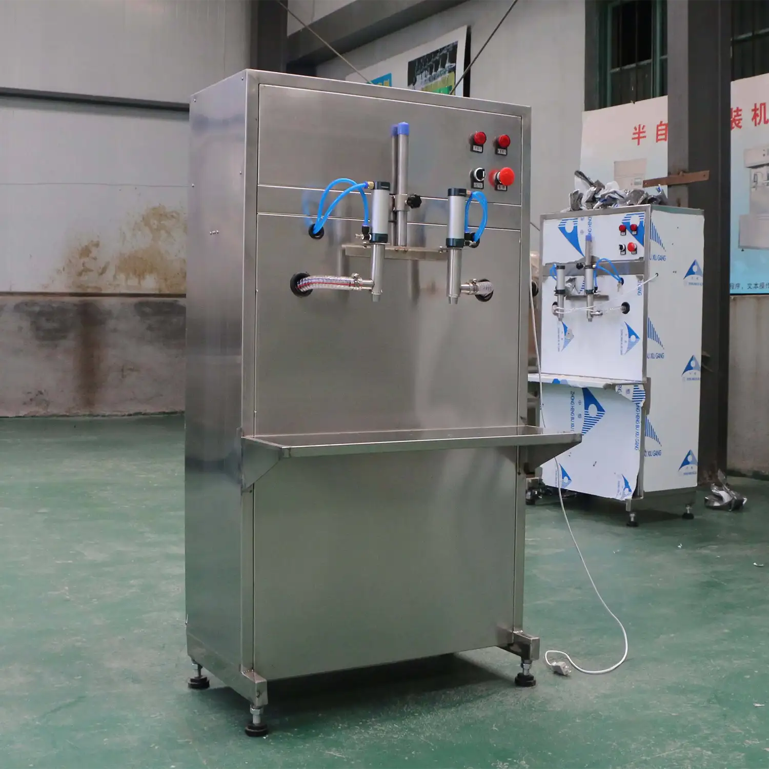 Affordable dual-nozzle 100ml-5000ml piston-type dosing edible oil filling machine 3