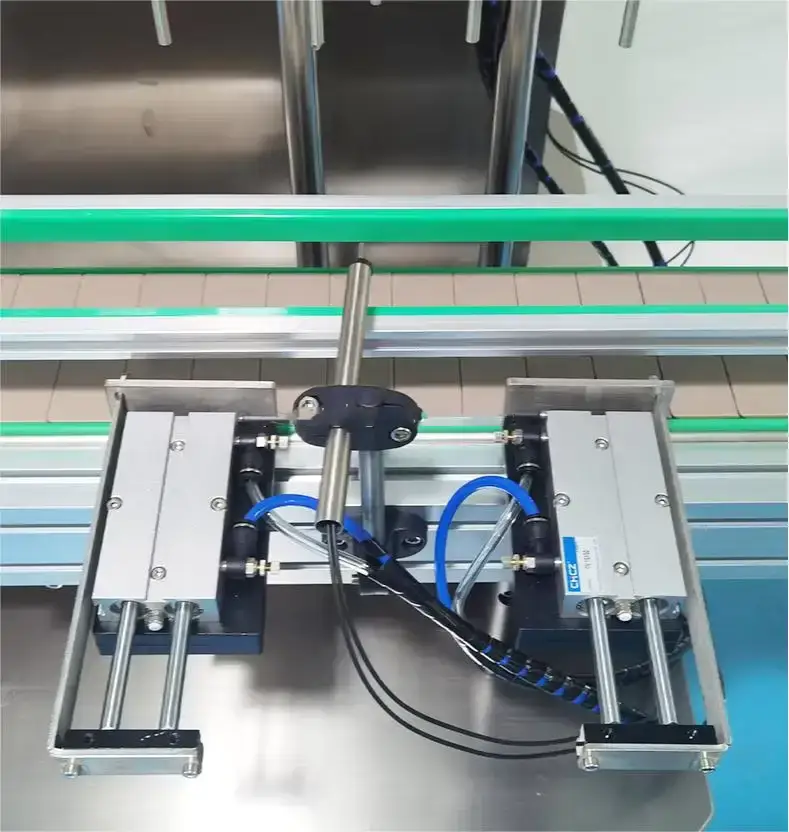 Fully automatic servo 4-head piston magnetic pump vertical filling machine Details 5