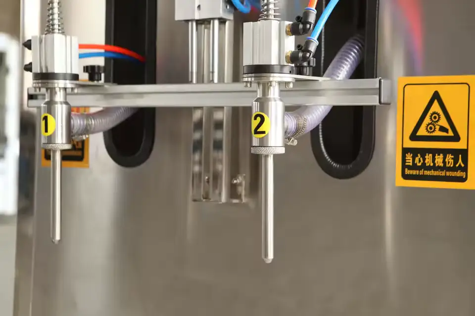 Semi-automatic 2-head gear pump PLC flow meter piston filling machine Details 4